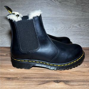 DR. MARTENS WOMEN'S LEONORE 2976  FAUX FUR LINED BLACK CHELSEA BOOTS SIZE: 9